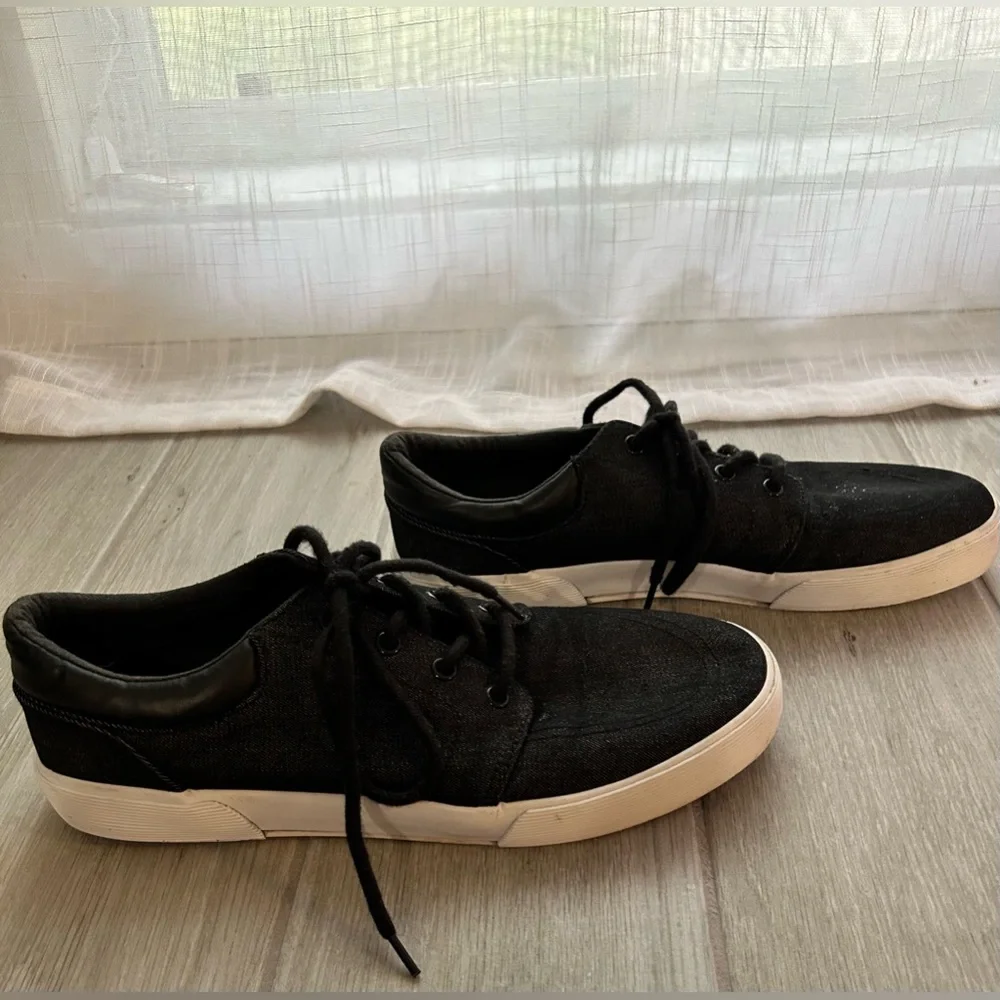 St John’s Bay canvas denim shoe size 10.5 in good condition